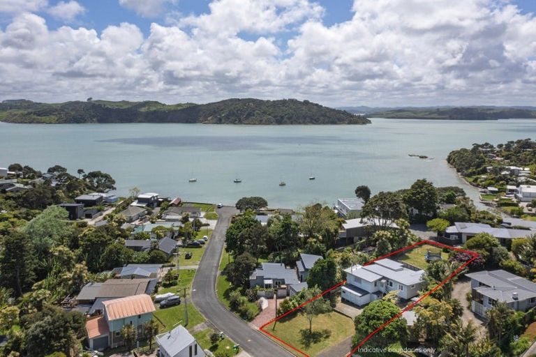 Photo of property in 69 Lorenzen Bay Road, Raglan, 3225