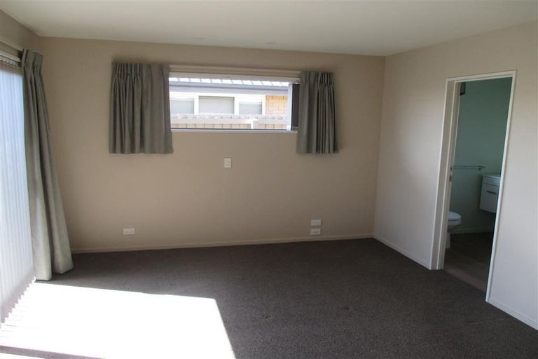 Photo of property in 32 Taiore Crescent, Marshland, Christchurch, 8083