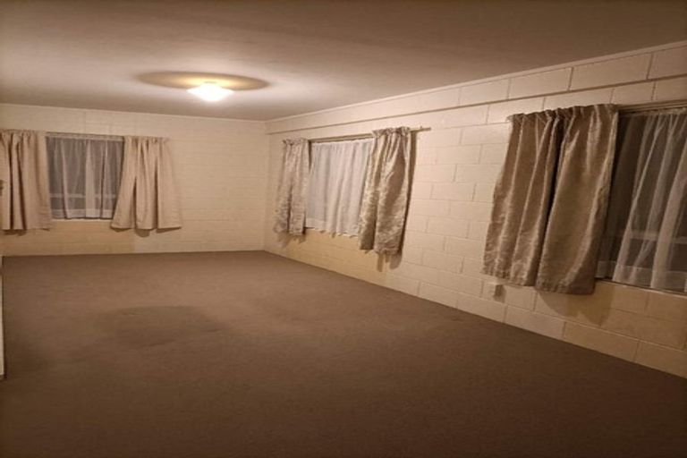 Photo of property in 5 Miltonia Avenue, Te Atatu South, Auckland, 0610