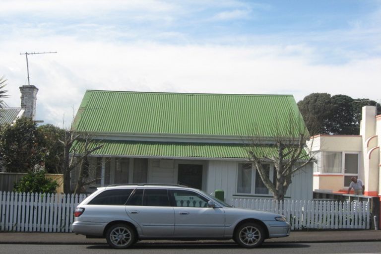 Photo of property in 59 Morley Street, New Plymouth, 4310