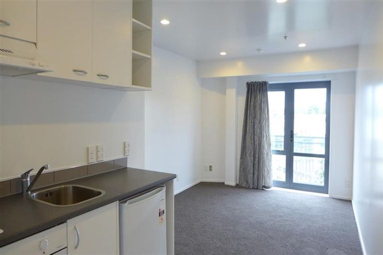 Photo of property in 3m/10 Crown Lynn Place, New Lynn, Auckland, 0600