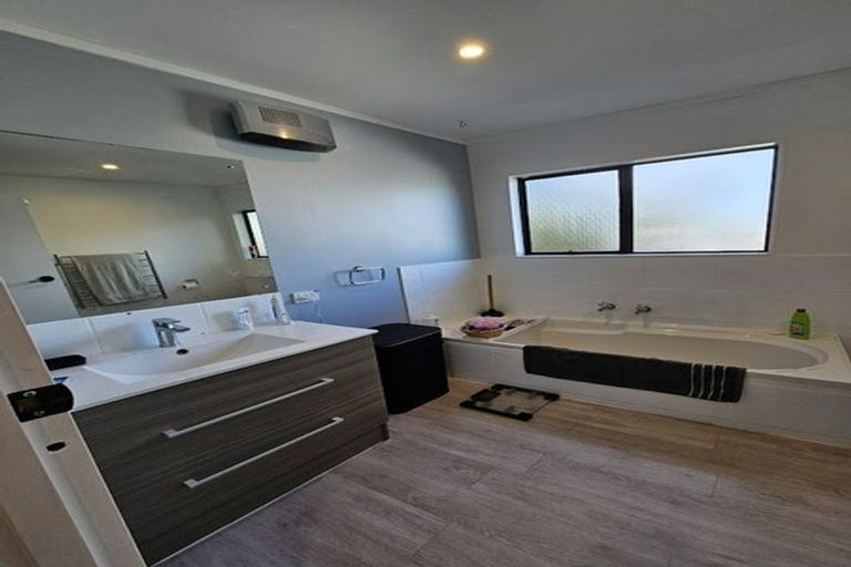 Photo of property in 19b Aorangi Road, Paraparaumu, 5032