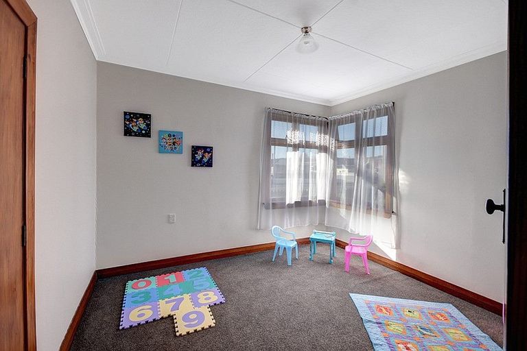 Photo of property in 9 Ossian Street, Milton, 9220