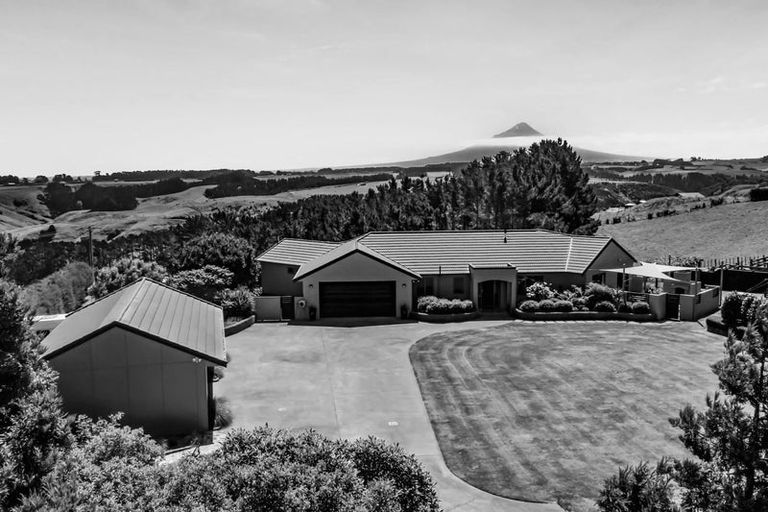 Photo of property in 355 Ngawhini Road, Hawera, 4674