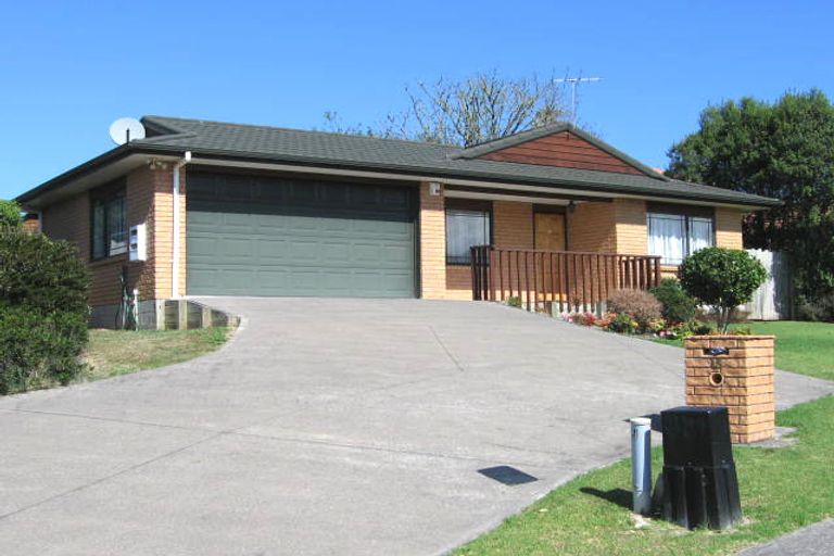 Photo of property in 18 Ryehill Close, New Lynn, Auckland, 0600