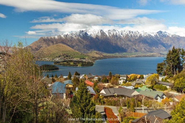 Photo of property in 14 Greenstone Place, Fernhill, Queenstown, 9300