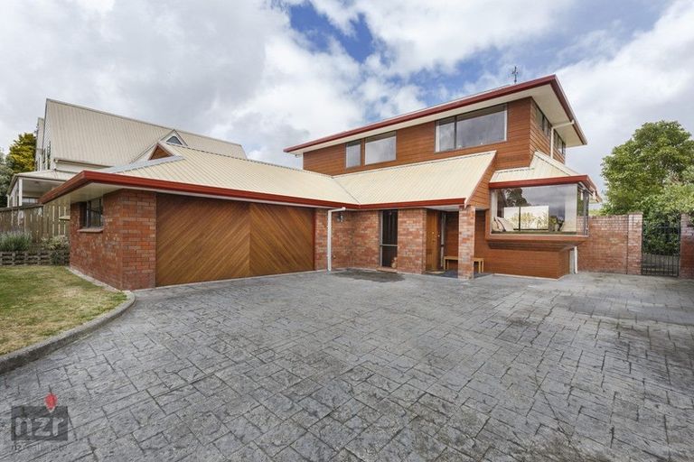 Photo of property in 35 Springdale Grove, Fitzherbert, Palmerston North, 4410
