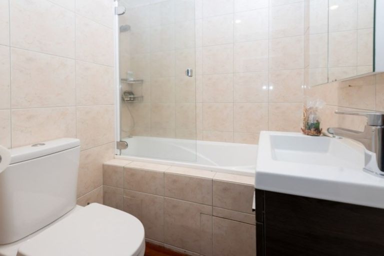 Photo of property in 2/5 Cook Street, Howick, Auckland, 2014