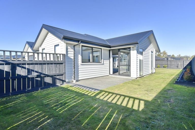 Photo of property in 11 Saint James Place, Rangiora, 7400