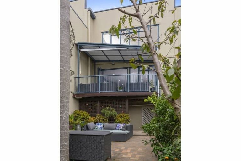 Photo of property in 6/6-8 Pannill Place, Oteha, Auckland, 0632