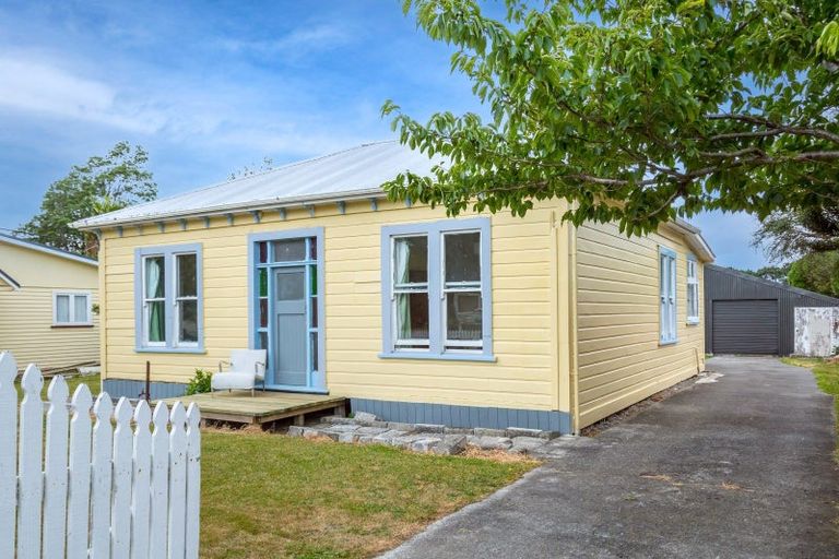 Photo of property in 17 Waite Street, Featherston, 5710