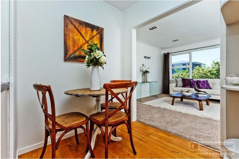 Photo of property in 2/4 Kowhai Road, Campbells Bay, Auckland, 0630