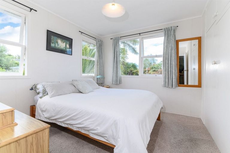 Photo of property in 1/25 Margaret Place, Milford, Auckland, 0620