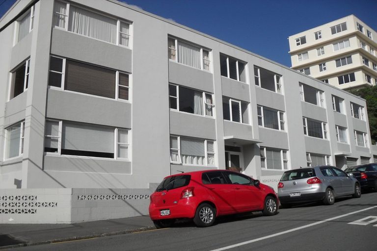 Photo of property in 6/117 Austin Street, Mount Victoria, Wellington, 6011