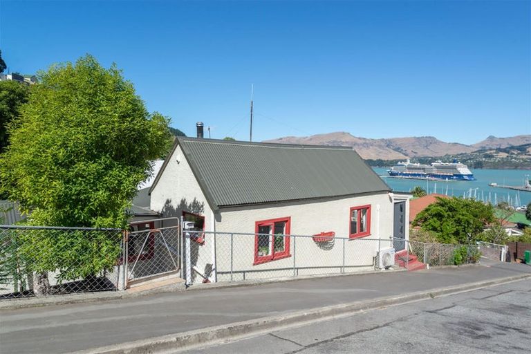 Photo of property in 24 Voelas Road, Lyttelton, 8082