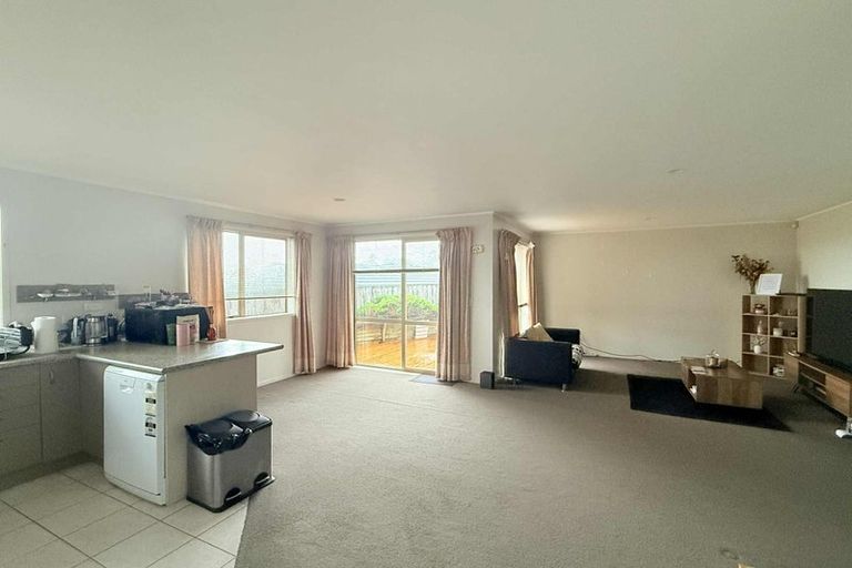 Photo of property in 13 Dovey Place, Massey, Auckland, 0614