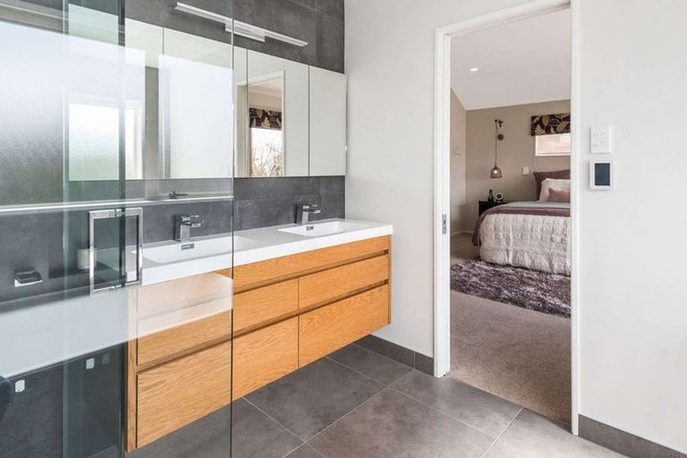 Photo of property in 5 Pintner Place, Somerville, Auckland, 2014
