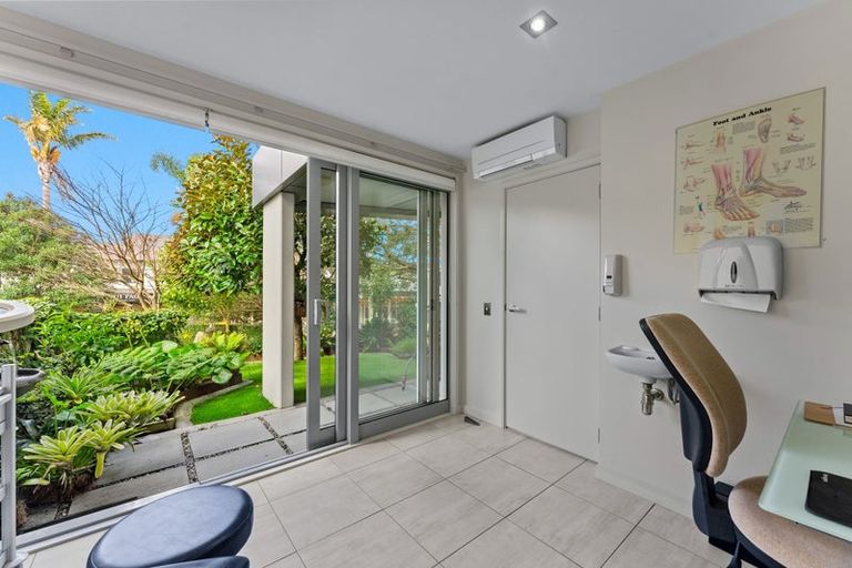 Photo of property in Montrose Villas, 441c Beach Road, Mairangi Bay, Auckland, 0630