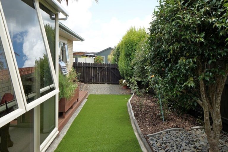 Photo of property in 22 Bermuda Place, One Tree Point, 0118