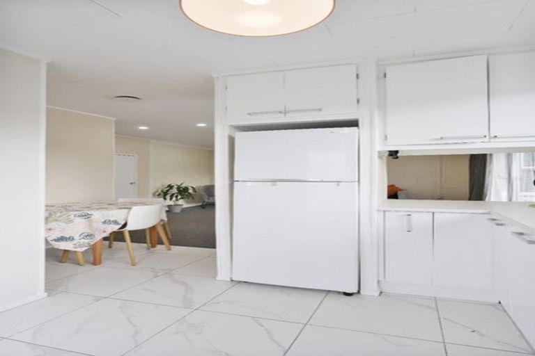 Photo of property in 2/27 Spence Road, Henderson, Auckland, 0612