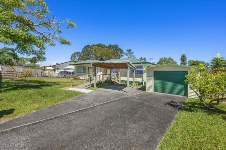 Photo of property in 79 Oreil Avenue, West Harbour, Auckland, 0618