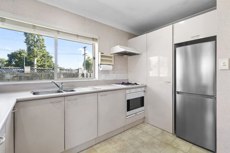 Photo of property in 1/10 Clevedon Road, Papakura, 2110