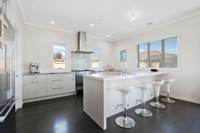 Photo of property in 92 Farringdon Avenue, Rototuna North, Hamilton, 3210