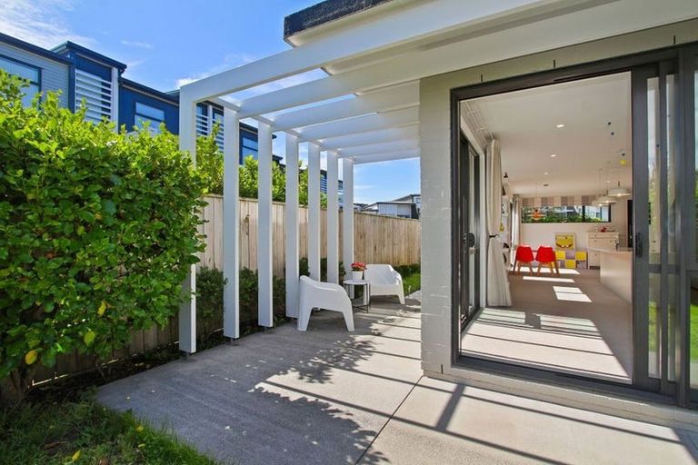 Photo of property in 15 Carder Court, Hobsonville, Auckland, 0618