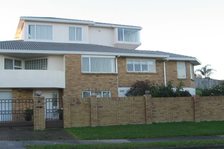 Photo of property in 1 Glucina Avenue, West Harbour, Auckland, 0618