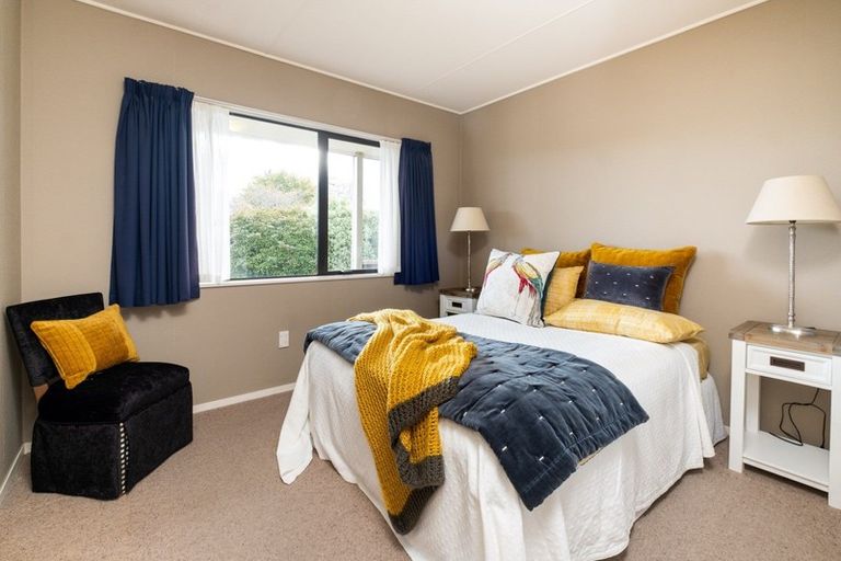 Photo of property in 12 Cormack Place, Greenmeadows, Napier, 4112