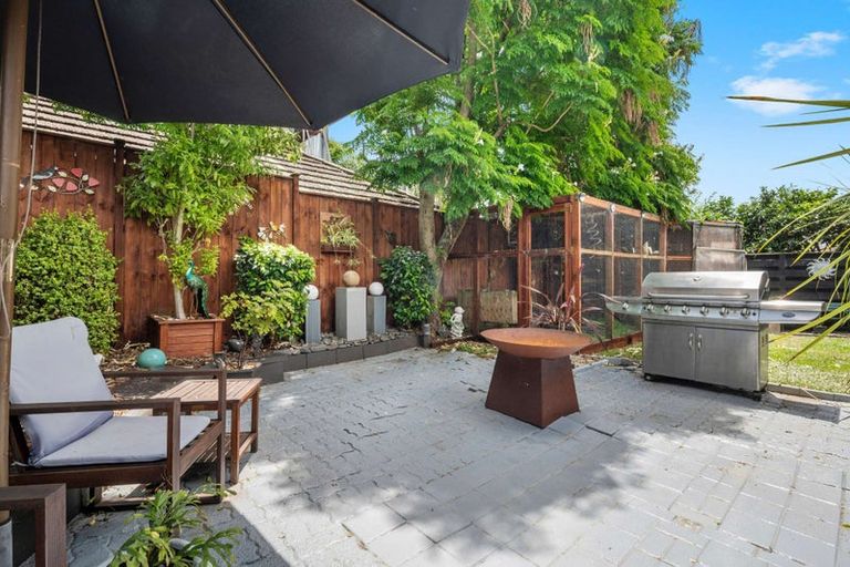 Photo of property in 24 Hedge Row, Sunnyhills, Auckland, 2010