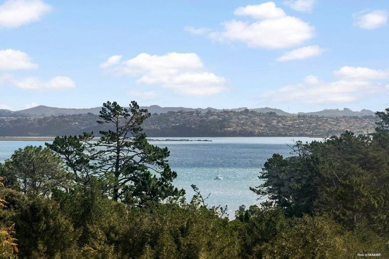 Photo of property in 11 Hebe Place, Birkenhead, Auckland, 0626