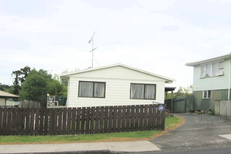 Photo of property in 2 Nandana Drive, Glen Eden, Auckland, 0602