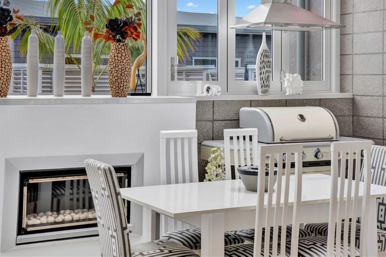 Photo of property in 45 Links Drive, Waiwhakaiho, New Plymouth, 4312