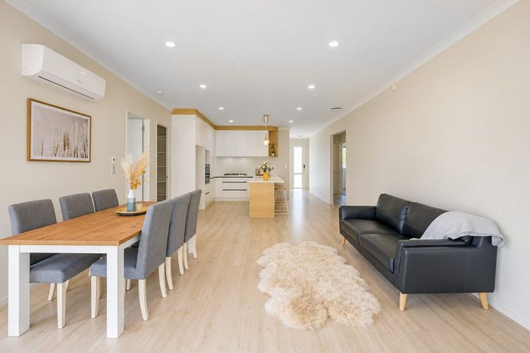 Photo of property in 3 Konoba Avenue, Kumeu, 0810
