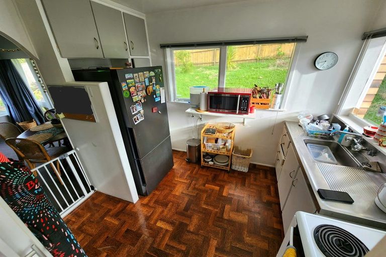 Photo of property in 2/10 Ayton Drive, Totara Vale, Auckland, 0629