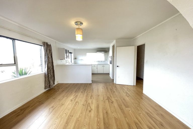 Photo of property in 2/127 Stapleford Crescent, Browns Bay, Auckland, 0630