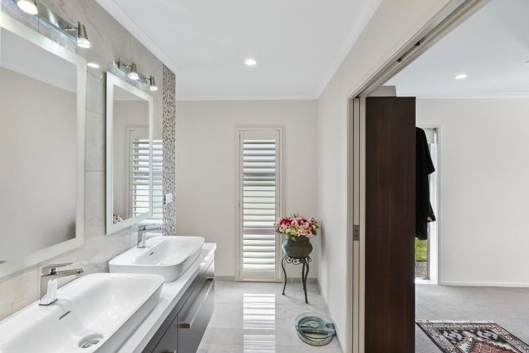 Photo of property in 5 Links Drive, Waiwhakaiho, New Plymouth, 4312