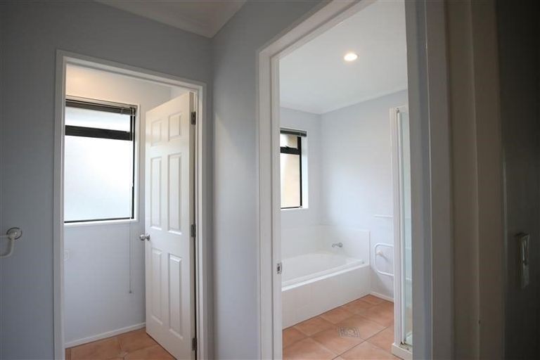 Photo of property in 16 Brittany Drive, Henderson, Auckland, 0612