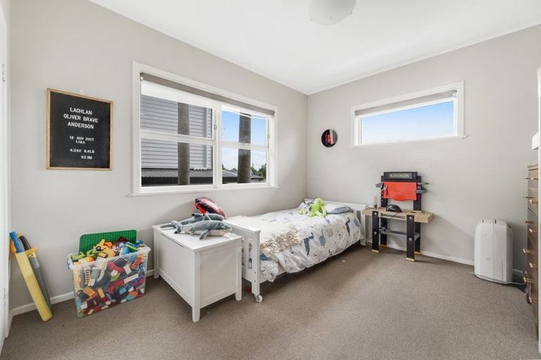 Photo of property in 11 Swan Crescent, Pakuranga, Auckland, 2010