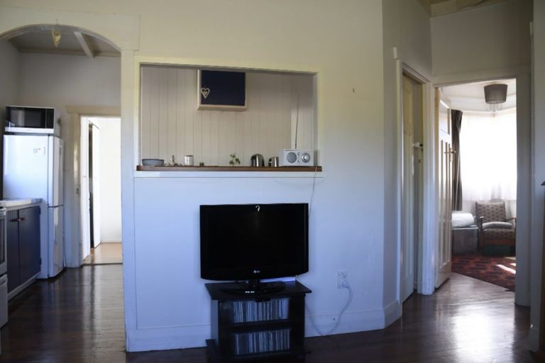 Photo of property in 16b Sulphur Beach Road, Northcote Point, Auckland, 0627