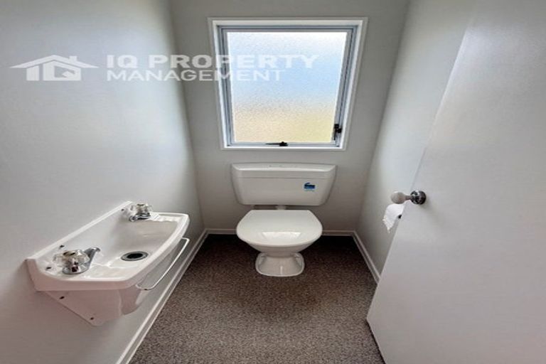 Photo of property in 1/452 Don Buck Road, Massey, Auckland, 0614