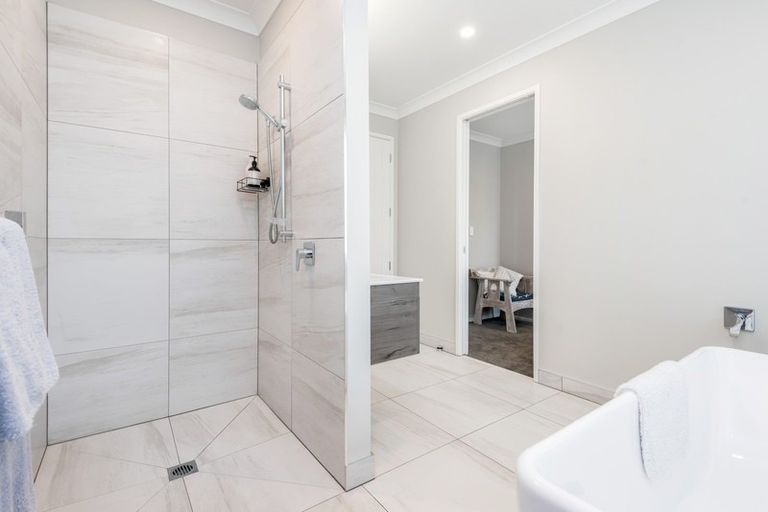 Photo of property in 43 Torkar Road, Clarks Beach, 2122