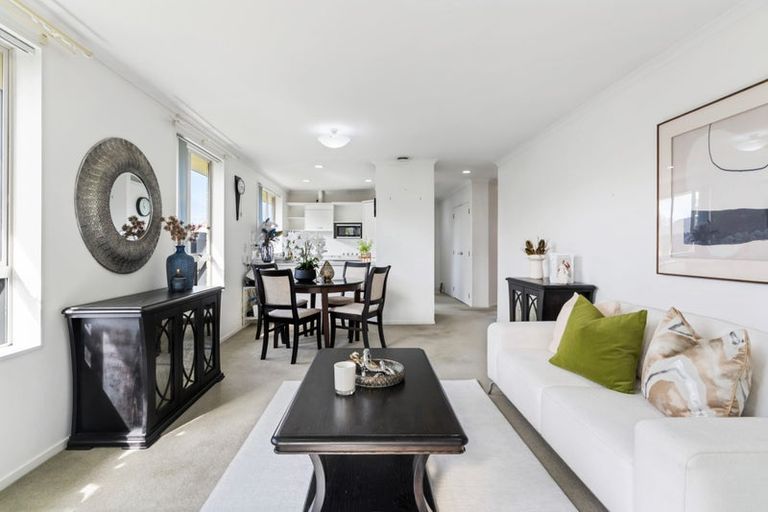 Photo of property in 11 Fernbrook Close, Burswood, Auckland, 2013