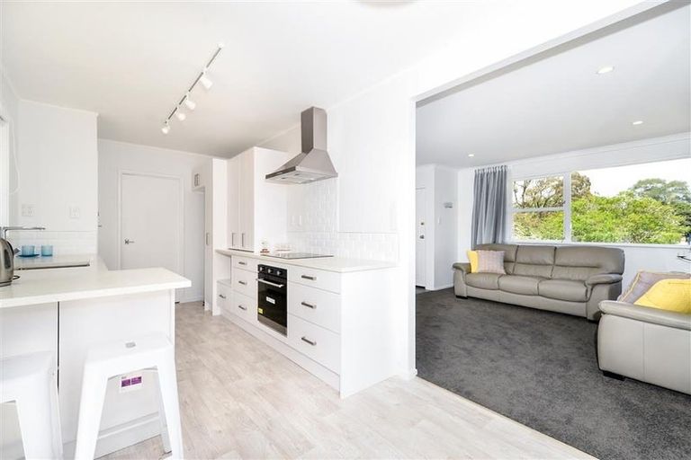 Photo of property in 70 Chilcott Road, Henderson, Auckland, 0612