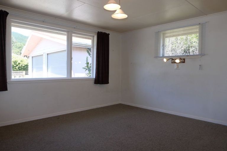 Photo of property in 100 Ruapehu Street, Paraparaumu, 5032