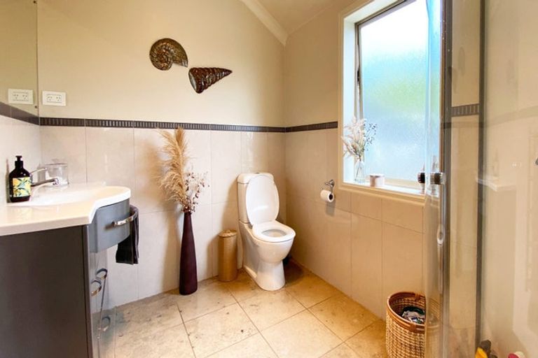 Photo of property in 124 Trig Road, Whitford, Howick, 2571