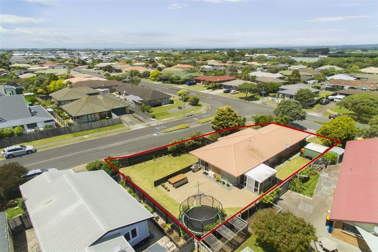 Photo of property in 4 Dalton Drive, Papamoa Beach, Papamoa, 3118