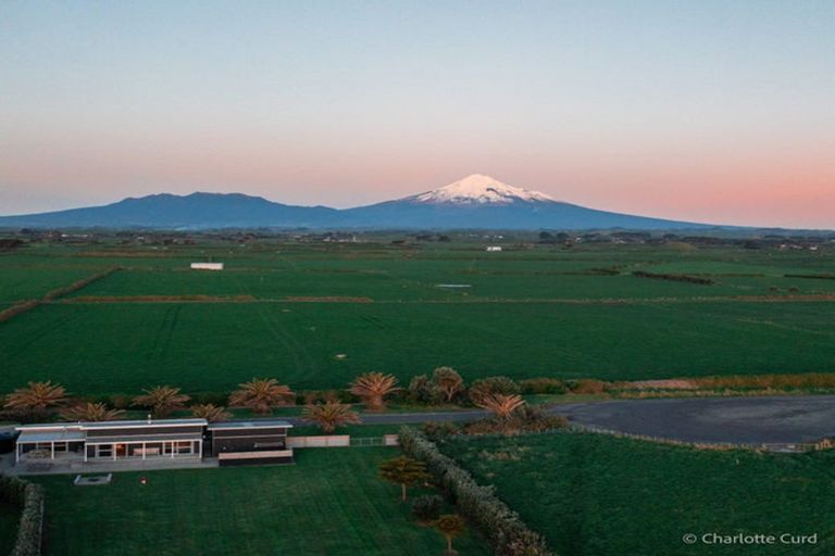 Photo of property in 77 Anglers Avenue, Warea, New Plymouth, 4381