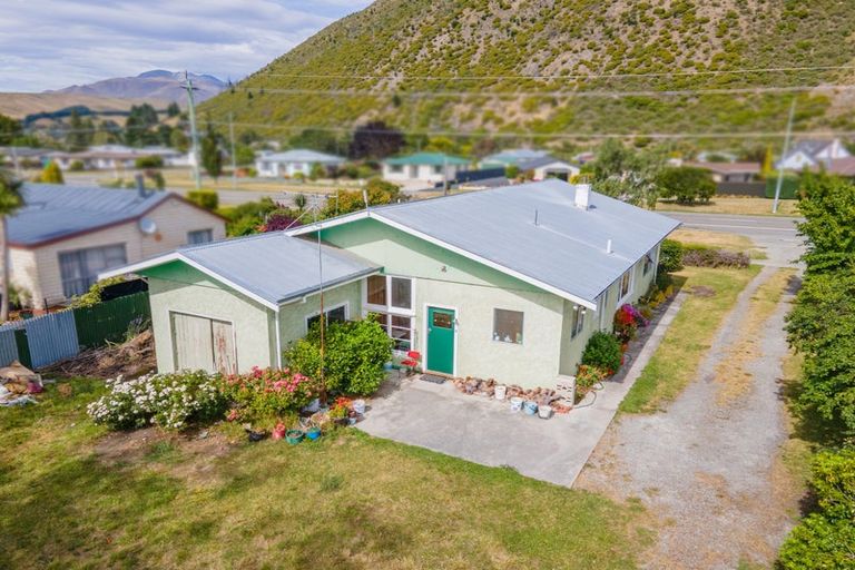 Photo of property in 64 Bledisloe Street, Kurow, 9435
